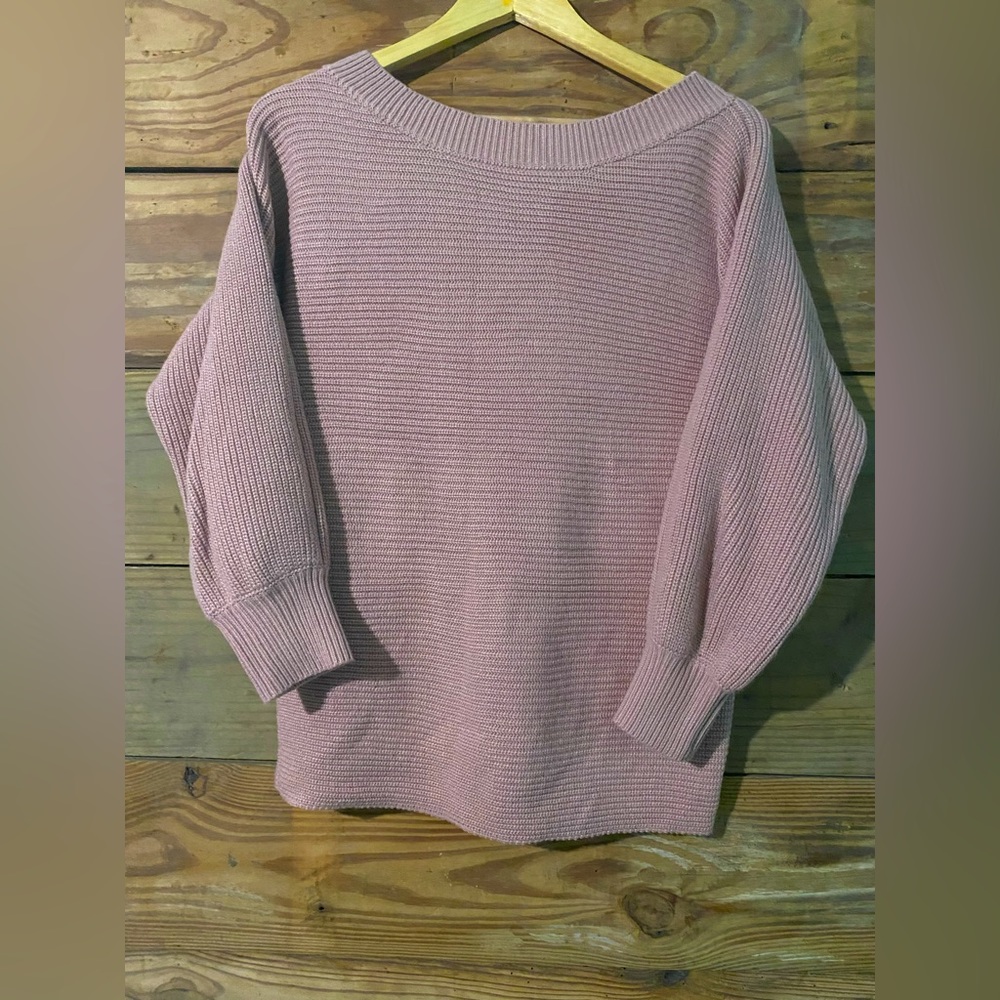 Mauve sweater size M great condition. Smoke and pet free home.